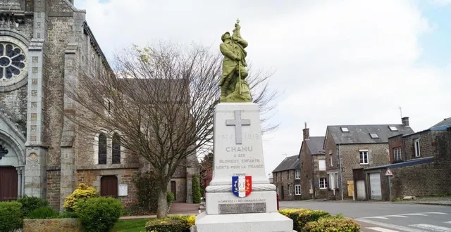 photo  la stèle est érigée tout à côté de l’église.  &copy;  ouest-france 