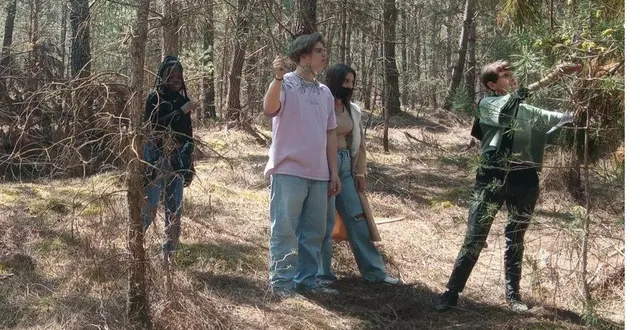 photo  l’association grain de sable et pomme de pin a sensibilisé les lycéens au respect de la nature et de l’environnement.  &copy;  le maine libre 