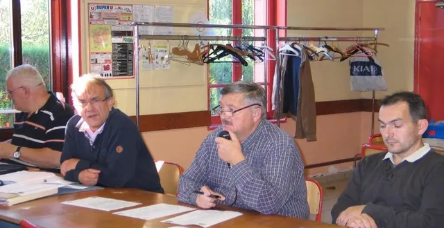 photo  daniel bellaye (au centre) animera la réunion.  &copy;  le maine libre 