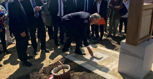 photo  christophe de balorre, président du conseil départemental et président du haras du pin, a posé la première pierre.  &copy;  ouest-france 