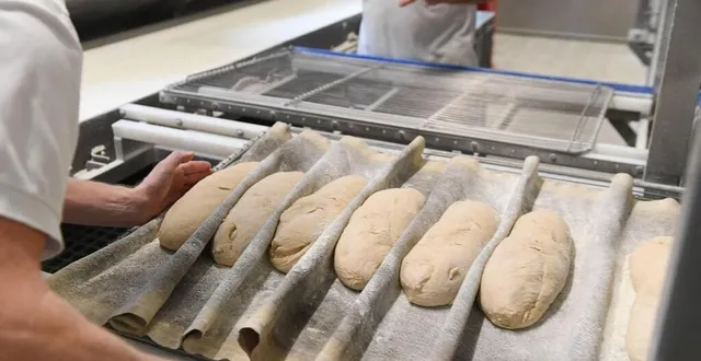 photo  se battre pour conserver les commerces de proximité, c’est le quotidien de nombreuses petites mairies.  &copy;  archives le courrier de l’ouest – josselin clair 