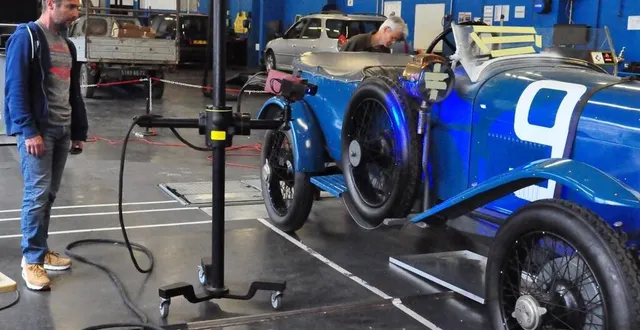 photo  le mans, mardi 3 mai. la chenard & walker en pleine numérisation, au lycée le mans sud.  &copy;  le maine libre 