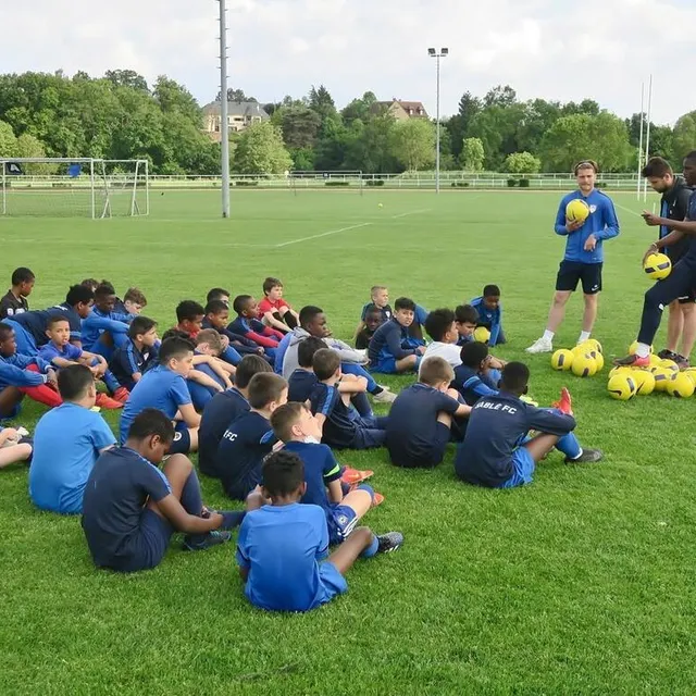 photo dernier entrainement, vendredi 6 mai, pour les u11 du sablé fc sur les terrains qu’ils fouleront lors du tournoi, à l'hippodrome.  ©  ouest-france