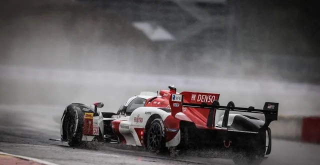 photo  la toyota gr010 sort vainqueur du piège, deuxième rendez-vous du championnat du monde d’endurance (wec).  &copy;  toyota gazoo racing 