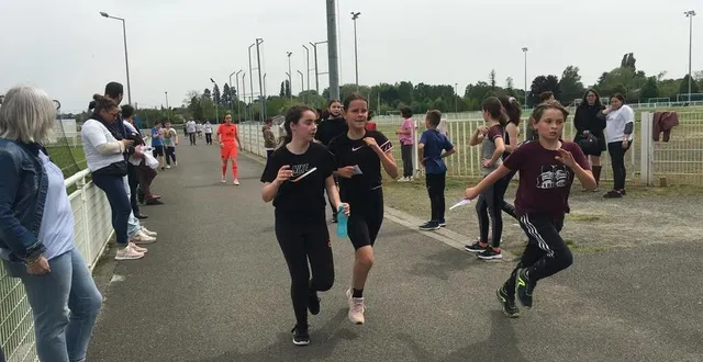 photo  les collégiens se sont dépassés pour la bonne cause au stade.  &copy;  co 