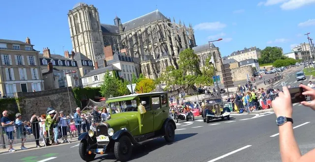 photo  les courses des deux et cinq litres étaient de retour au mans (sarthe), après deux ans d’absence, pour une 37e édition. 130 véhicules, autos et motos, y ont participé, dimanche 8 mai 2022.  &copy;  ouest-france 