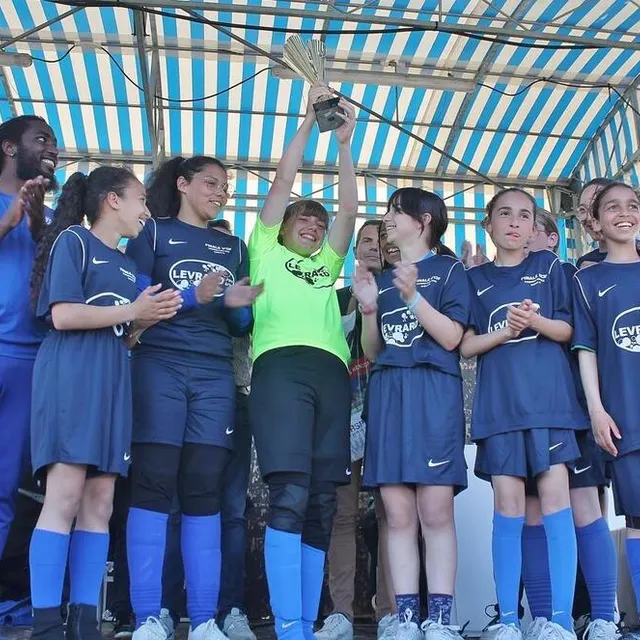 photo l’équipe du metallo sport nantes a remporté le titre de la catégorie féminine, instaurée pour la première fois en 2022 au tournoi du 8-mai de sablé-sur-sarthe.  ©  ouest-france