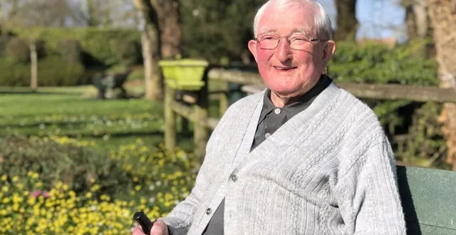 photo  l’abbé cousin dans le parc de la rimblière, à damigny  &copy;  .ouest-france 