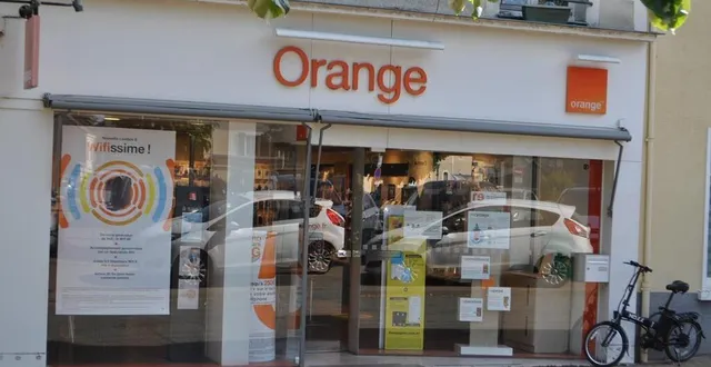 photo  la boutique orange, actuellement située place de la république, va déménager dans la zone commerciale de la tuilerie.  &copy;  le maine libre 