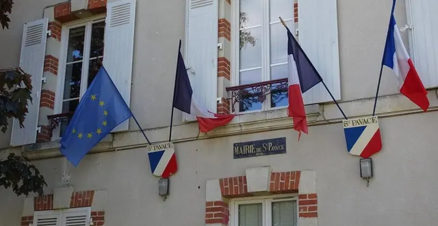 photo  la mairie, pavoisée aux couleurs du 8 mai, accueillera la prochaine élection municipale le dimanche 26 juin 2022 pour renouveler tout le conseil municipal de saint-pavace (sarthe).  &copy;  ouest-france 