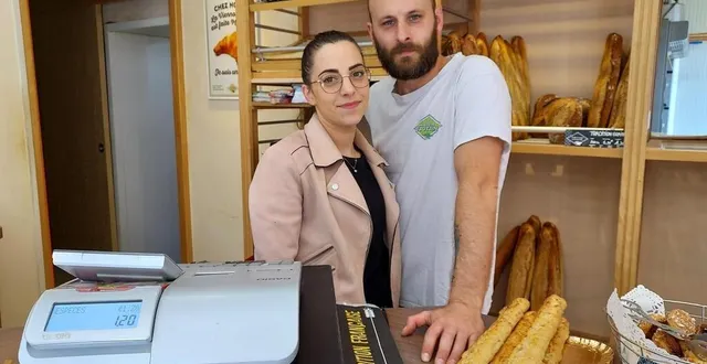 photo  mila et julien ont repris la boulangerie de carrouges.  &copy;  ouest-france 