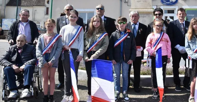 photo  les jeunes ont participé à cette cérémonie qui s’est déroulée conformément au protocole et assisté aux remises de médailles.  &copy;  le maine libre 