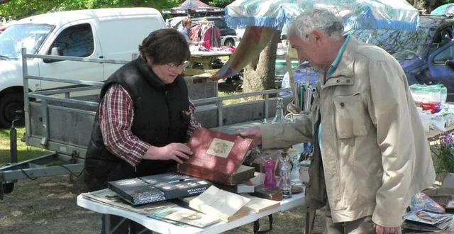 photo  habitué des vide-greniers, michel est toujours à l’affût de la bonne affaire.  &copy;  ouest-france 