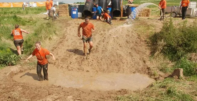 photo  glissades assurées dans la boue gluante.  &copy;  ouest-france 