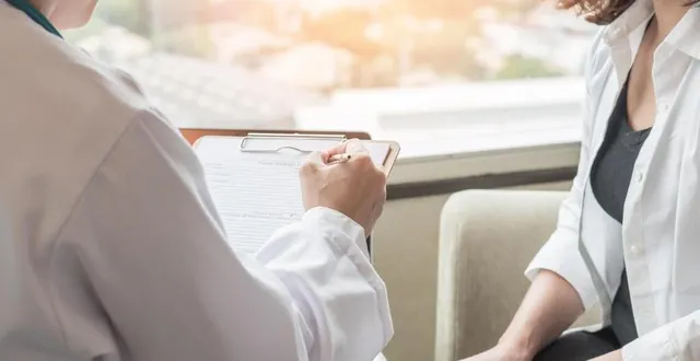 photo  la flèche et sablé-sur-sarthe, en sarthe, cherchent un chargé de mission santé pour travailler avec les professionnels locaux et résoudre les problèmes d’accès aux soins.  &copy;  getty images/istockphoto 