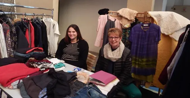 photo  le samedi, certains exposants ont très bien vendu. le dimanche, « c’était un peu plus calme » selon jocelyne royer.  &copy;  le maine libre 