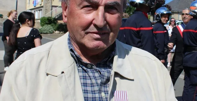 photo  daniel grossmann a reçu la croix du combattant.  &copy;  le maine libre 