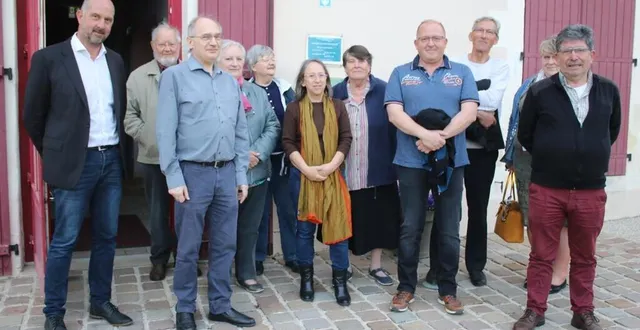 photo  claudie moulard, présidente, entourée des membres de l’association et de bénévoles.  &copy;  le maine libre. 