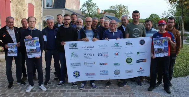 photo  de nombreux sponsors ont apporté leur soutien au grand prix cycliste élite nationale.  &copy;  ouest-france 