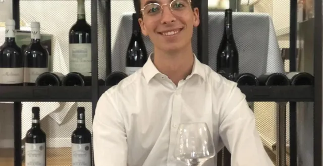 photo  anthony folliot, 20 ans, participe aux phases finales du concours du meilleur élève sommelier de france. après un bac s et une fac de psycho.  &copy;  ouest-france 