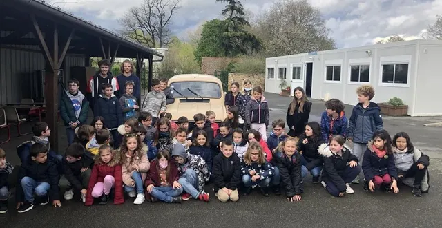 photo  les élèves de ce et cm ont rencontré alexis, baptiste, et leur fidèle fameuse 4l.  &copy;  ouest-france 