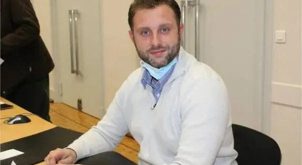 photo  alexandre morel, conseil municipal de vimoutiers (orne) et candidat aux législatives pour la 2e circonscription.  &copy;  archives ouest-france 