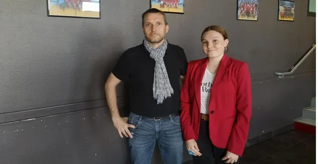 photo  sébastien dupont, président du vsf fertois de handball, et sa fille léanne. la passion du handball se transmet de père en fille.  &copy;  ouest-france 
