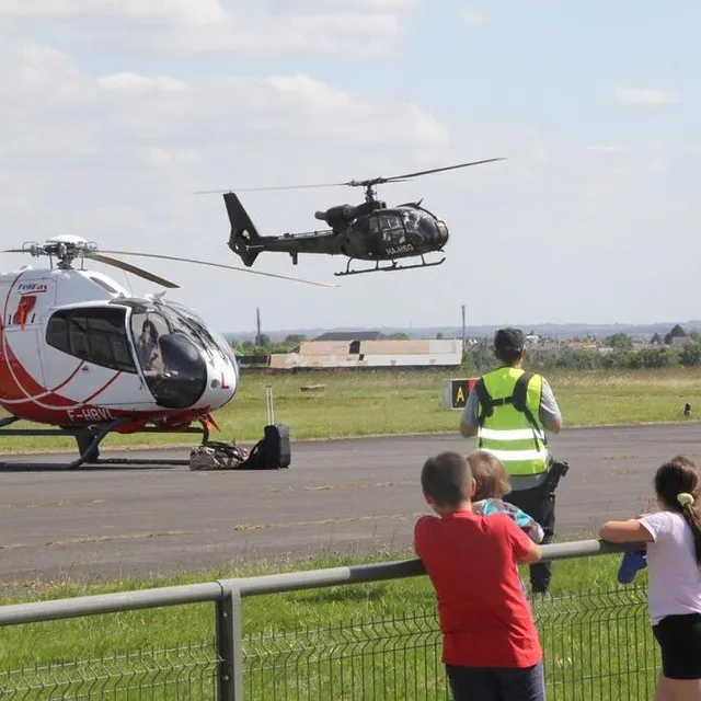 photo les premiers hélicoptères se sont posés dès ce vendredi 13 mai sur le tarmac de l’aérodrome du pontreau, à cholet.  ©  ouest-france