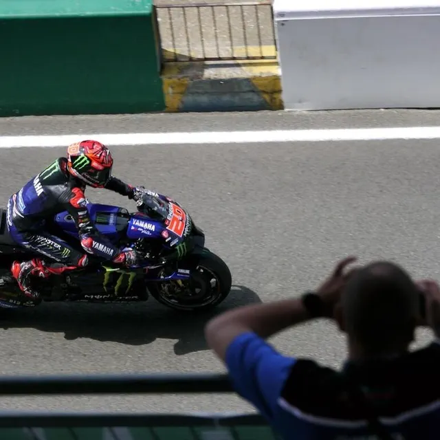 photo retour aux stands pour fabio quartararo. il partira en deuxième ligne.  ©  ouest-france