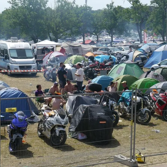 photo on se ravitaille dans les campings.  ©  ouest-france