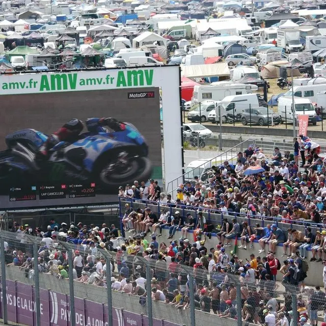 photo les écrans géants permettent de profiter du spectacle.  ©  ouest-france