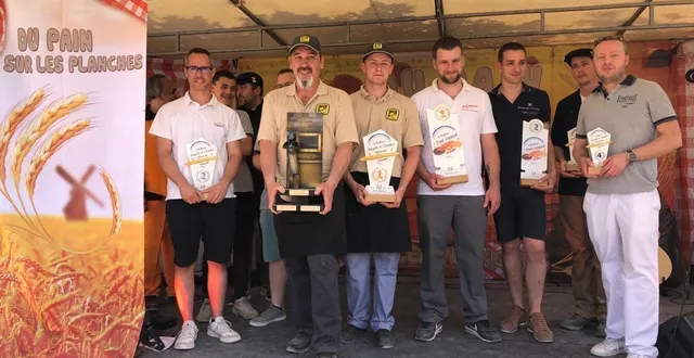 photo  les lauréats du concours 2022 de la meilleure baguette.  &copy;  photo le maine libre 