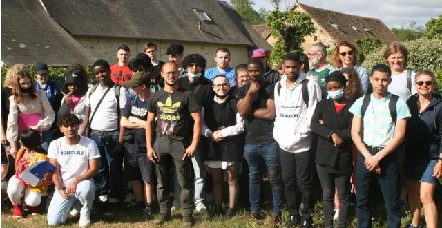 photo  théophile briffault, maraîcher, a accueilli des élèves dans sa ferme du gros chesnay.  &copy;  le maine libre 