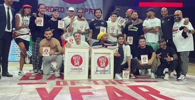 photo  les membres de legiteam obstruxion lors de la remise de leurs deux prix remportés au boty (battle of the year france), samedi 14 mai 2022, au zénith de montpellier (hérault).  &copy;  legiteam obstruxion 