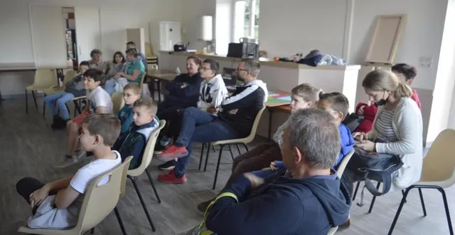 photo  une vingtaine de personnes sont venues découvrir les chauves-souris à arthezé.  &copy;  le maine libre 