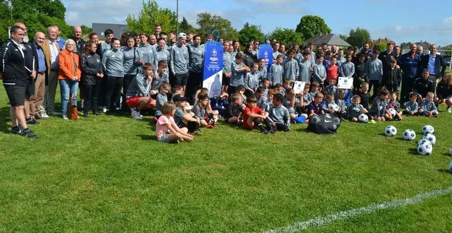 photo  beaucoup de joie et fierté avec cette remise de deux labels.  &copy;  le maine libre 