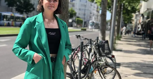 photo  angers, boulevard foch, le 10 mai 2022. étudiante à la catho d’angers aujourd’hui en école de commerce à lille, marie bressanges, 21 ans, organise le 8 juin à l’uco un défilé de mode pour aider tout un chacun à « être soi-même » et « à s’accepter ».  &copy;  co 