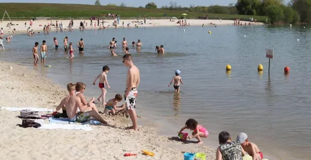 photo  la monnerie arbore le pavillon bleu pour la huitième année consécutive.  &copy;  archive le maine libre 