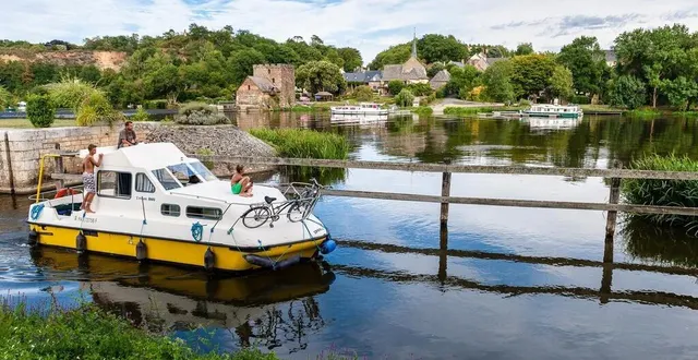 photo  rivières de l’ouest résulte de l’union de trois départements, le maine-et-loire, la mayenne et la sarthe. cette marque a pour but de promouvoir le tourisme « fluvestre ».  &copy;  anjou tourisme 