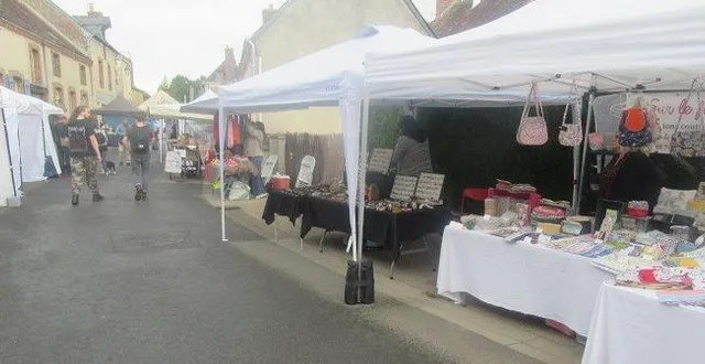 photo  dimanche, de 9 h à 17 h, une vingtaine d’exposants se sont présentés sur le marché local : charcutier, boucher, fromager, fleuriste, vêtements pour enfants et adultes… et une grande surprise : des fermiers ont apporté du miel, de la sève de bouleau, des soins pour la peau, des glaces et sorbets… le tambores social club, fanfare de percussions composé d’une trentaine d’artistes, était présent pour une belle partition dès 11 h. ce fut une journée très réussie.  &copy;  ouest-france 