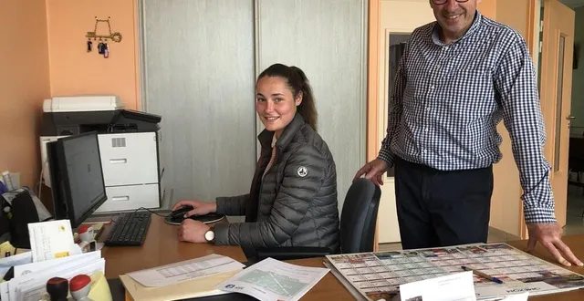 photo  éléa braux, 23 ans, assure le remplacement de la secrétaire de mairie de saint-aubin-d’appenai. « c’est un poste pivot », estime le maire, christophe jehannin.  &copy;  ouest-france 