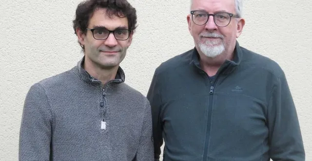 photo  arnaud gautier (à gauche sur la photo), enseignant, est candidat dans la troisième circonscription de l’orne, argentan-flers. son suppléant est pascal catherine, postier retraité, conseiller municipal à flers.  &copy;  lo 