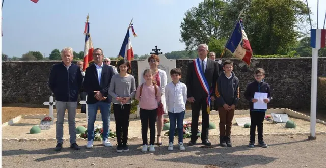 photo  enola, émilie, noha, baptise et lucas ont chacun lu un passage du message de l’ufac lors de la cérémonie au monument aux morts.  &copy;  le maine libre 
