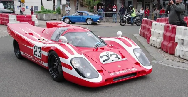 photo  l’édition 2022 d’arnage dans la course sera notamment marquée par le retour du défilé dans le centre-ville. sur la photo, une porsche 917 lors du défilé 2018.  &copy;  archives ouest-france 
