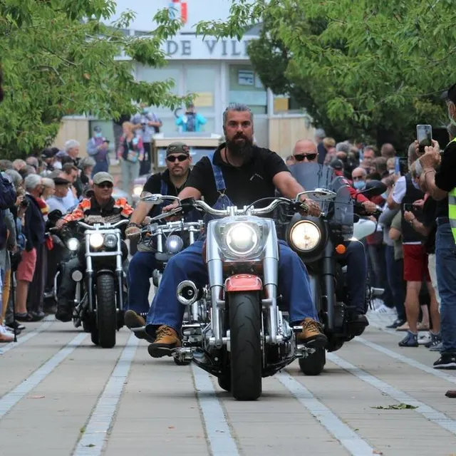 photo en 2021, la parade s’était déroulée sur la place françois-mitterrand, avec, en ouverture, les motos du driver car le mans.  ©  archives ouest-france