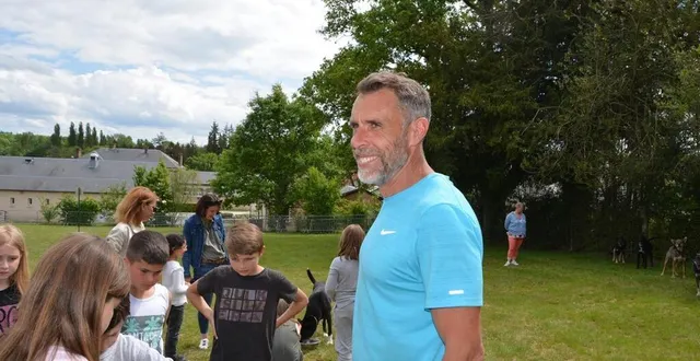 photo  lundi, sébastien dos santos borges, est intervenu à l’école de rai avec ses trente chiens de traîneau.  &copy;  ouest-france 
