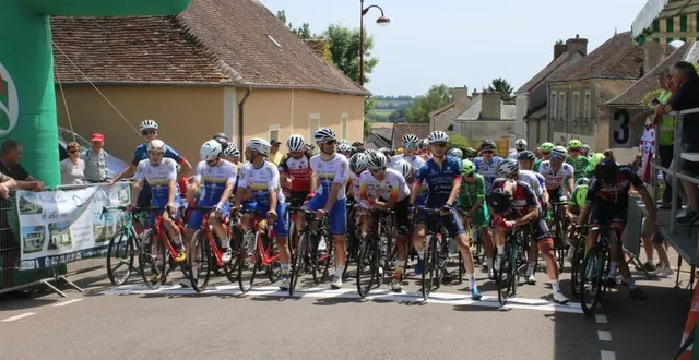 photo  96 coureurs de1re et 2e catégories étaient au départ.  &copy;  le maine libre 