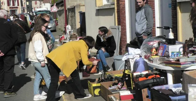 photo  beaucoup de monde et soleil généreux pour le vide-greniers de courgains organisé par la section tennis de table locale.  &copy;  le maine libre 