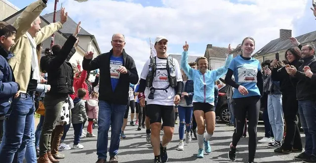 photo  après avoir parcouru la sarthe en courant en 2019 pour l’association vaincre parkinson, christophe chartier (au centre) co-organise ce nouveau relais solidaire.  &copy;  photo le maine libre hervé petitbon 