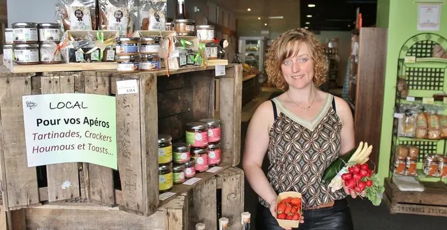 photo  maud chatenet, salariée du magasin saveurs et découvertes bio, rue gambetta, lance un réseau locavor à sablé-sur-sarthe.  &copy;  ouest-france 